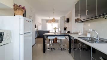 KylskÄp, mikrovÄgsugn, ugn och spishÀll