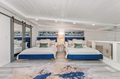 On the Rocks Shangri La Country Estates Luxury 1-bedroom condo-sleeps 6