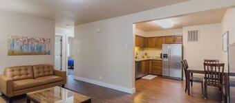 2-bedroom condo in Logan with WiFi, AC
