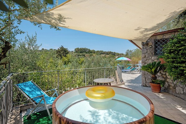 Terrace/patio - Villa 'Cynara Holiday House' with Mountain View, Wi-Fi and Air Conditioning (Massa Lubrense)