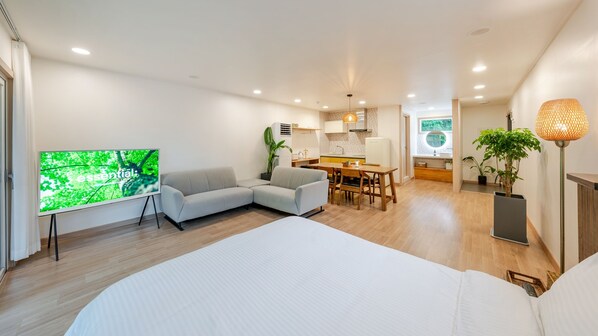 Basic Room, 1 Bedroom (outbuilding (Mountain View /BBQ)) | 1 bedroom, free WiFi - Chuncheon Haven Forest Pension (Chuncheon)