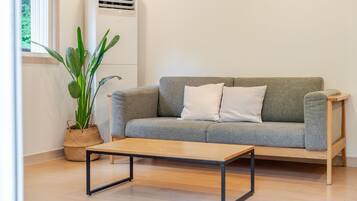 Basic Room, 1 Bedroom (2nd Floor (Mountain View /BBQ)) | 1 bedroom, free WiFi