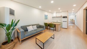 Basic Room, 1 Bedroom (2nd Floor (Mountain View /BBQ)) | 1 bedroom, free WiFi