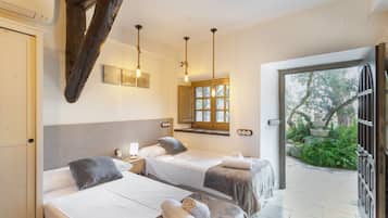 6 bedrooms, iron/ironing board, free WiFi, bed sheets