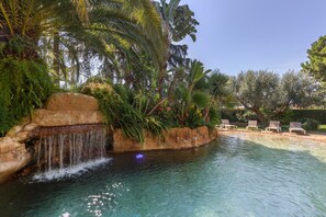 Pool - Villa 'Juli' with Mountain View, Wi-Fi and Air Conditioning (Pineda de Mar)