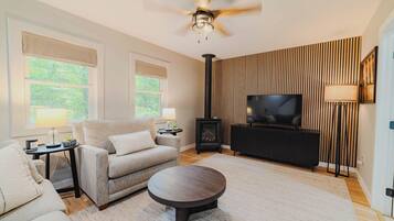 Smart TV y chimenea