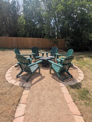 Terrace/patio - Round Rock Rewind - Cowboy Pool, Fire Pit & Chill Vibes Kalahari DT Round Rock (Round Rock)