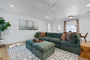 Smart TV - Round Rock Rewind - Cowboy Pool, Fire Pit & Chill Vibes Kalahari DT Round Rock (Round Rock)