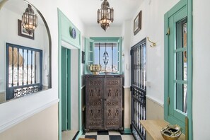 Interior - Holiday Home 'Casa Castillo' with View over Vejer Town, Terrace and Wi-Fi (Vejer de la Frontera)