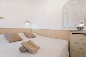 2 slaapkamers, een strijkplank/strijkijzer, gratis wifi, beddengoed