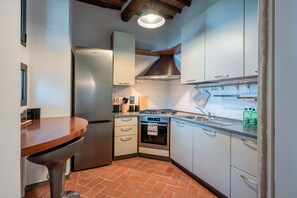 Geladeira, fogão, cooktop, lava-louças