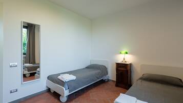 2 slaapkamers, een strijkplank/strijkijzer, gratis wifi, beddengoed