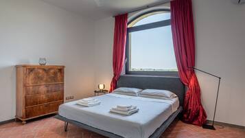 2 quartos, ferros/tábuas de passar roupa, Wi-Fi de cortesia