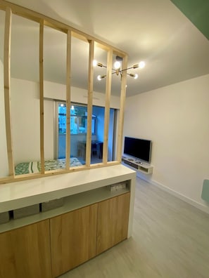 Interior - Superb studio with terrace near the sea (Saint-Mandrier-sur-Mer)