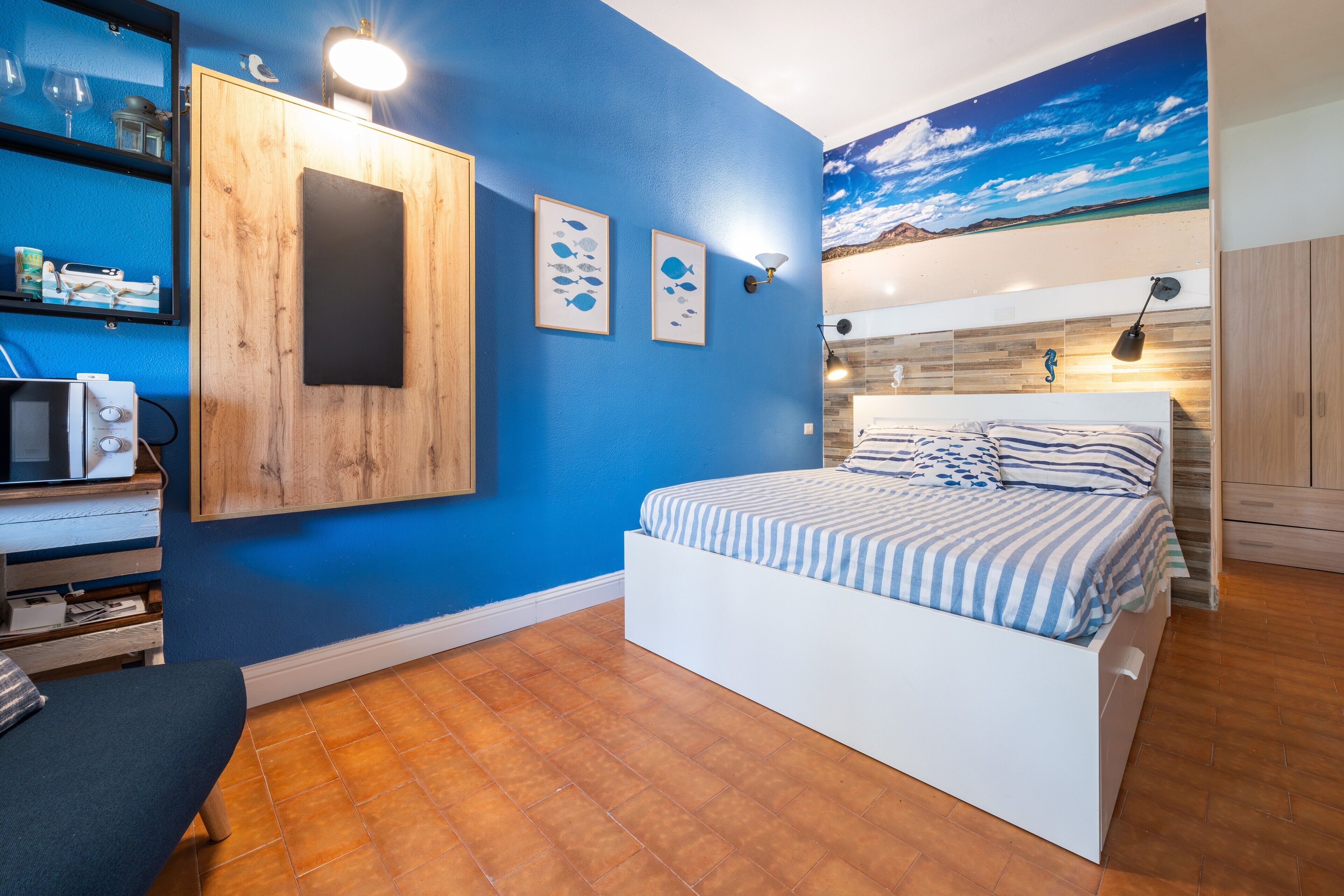 1 bedroom, bed sheets