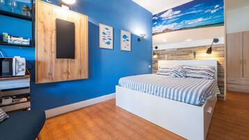 1 bedroom, bed sheets