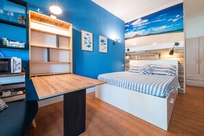 1 bedroom, bed sheets