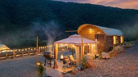 Exterior. Gapyeong Castra Glamping