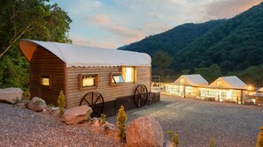 Basic Room, 1 Bedroom (WagonB(PrivateBBQ/Parking Distance))