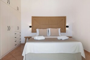 2 عدّة غرف نوم ومكواة/لوح كي وواي فاي مجانًا وملاءات أسرّة