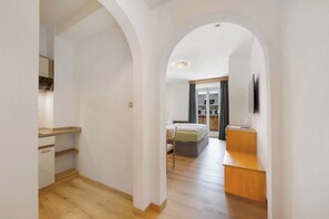 1 chambre, fer et planche à repasser, Wi-Fi gratuit, draps fournis