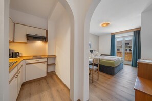 1 habitación, tabla de planchar con plancha, wifi gratis y ropa de cama 