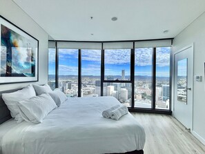 3 chambres, fer et planche à repasser, Wi-Fi gratuit, draps fournis