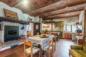 Dining - Apartment 'Agriturismo San Domenico-Il Roseto' with Private Pool, Shared Terrace and Wi-Fi (Unknown)