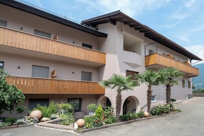 Exterior - Apartment 'Rosalie  3' with Mountain View, Shared Pool and Wi-Fi (Lana)