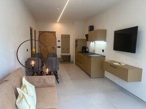 TV - Apartment 'Rosalie  3' with Mountain View, Shared Pool and Wi-Fi (Lana)