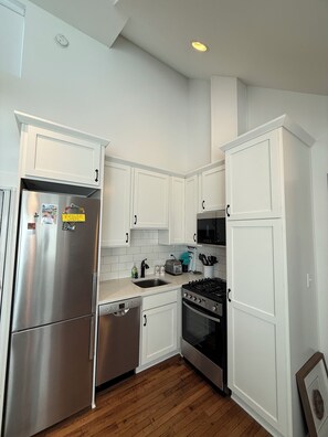 Micro-ondas, fogão, cooktop, lava-louças