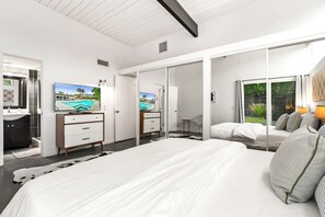 3 bedrooms, desk, iron/ironing board, free WiFi