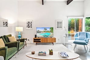 Smart TV, fireplace