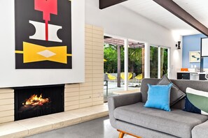 Interior - The Butterfly Alexander  – Stylish Mid-Century Home with Pool, Spa, Views & Fire Pit (Palm Springs)