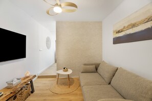 TV - Holiday Studio 'A T Suite' with Shared Pool and Wi-Fi (Costa del Silencio)