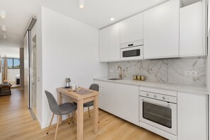 Fridge, microwave, oven, stovetop - Holiday Studio 'A T Suite' with Shared Pool and Wi-Fi (Costa del Silencio)