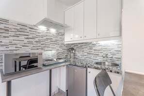 Fridge, microwave, stovetop, coffee/tea maker