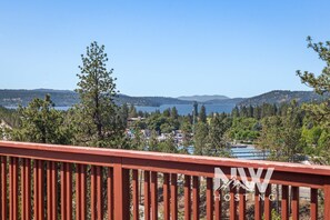 Property grounds - Downtown Close Lake View with Tesla Charging (Coeur D Alene)