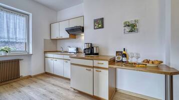 Fridge, stovetop, coffee/tea maker, electric kettle