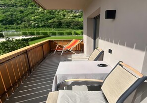 Property grounds - Apartment 'Rosalie  10' with Mountain View, Shared Pool and Wi-Fi (Lana)