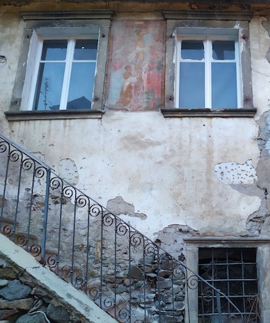 Exterior detail. Apartment 'Antica Casa Montengian' with Mountain View and Balcony