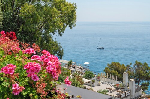 Appartement 'Della Baia' avec vue sur la mer, terrasse privée et Wi-Fi