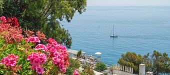 Apartment 'Della Baia' with Sea View, Private Terrace and Wi-Fi