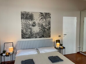 3 bedrooms, free WiFi, bed sheets - Apartment 'Della Baia' with Sea View, Private Terrace and Wi-Fi (Varazze)