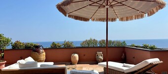 Apartment 'Della Baia' with Sea View, Private Terrace and Wi-Fi