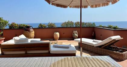 Ferienwohnung 'Della Baia' mit Meerblick, privater Terrasse und Wi-Fi