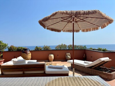 Apartment 'Della Baia' with Sea View, Private Terrace and Wi-Fi