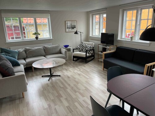 Apartment near beach harbor and coast path