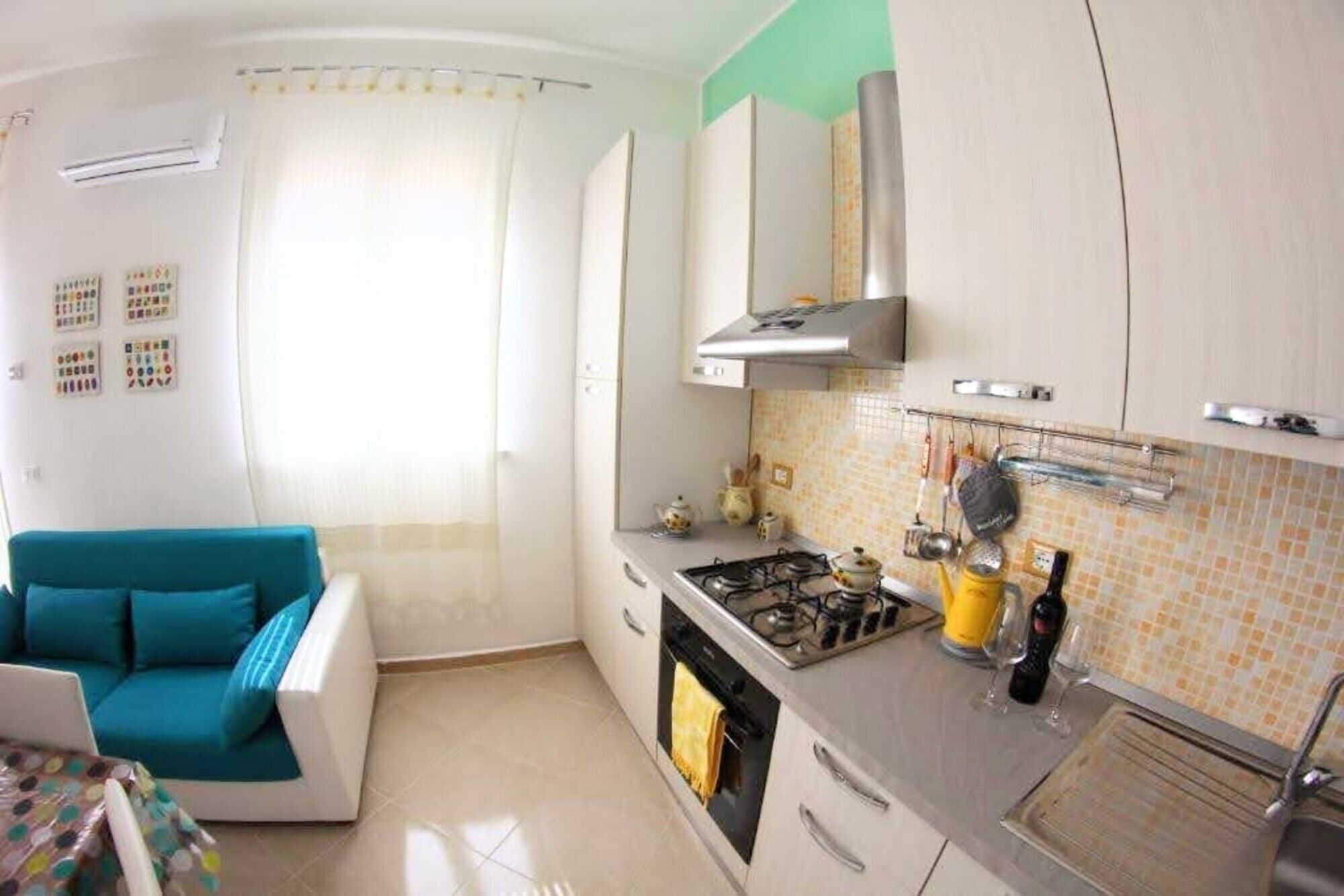 Frigorifero, forno, piano cottura, bollitore elettrico