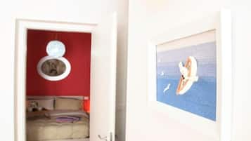 1 habitación, tabla de planchar con plancha, wifi gratis y ropa de cama